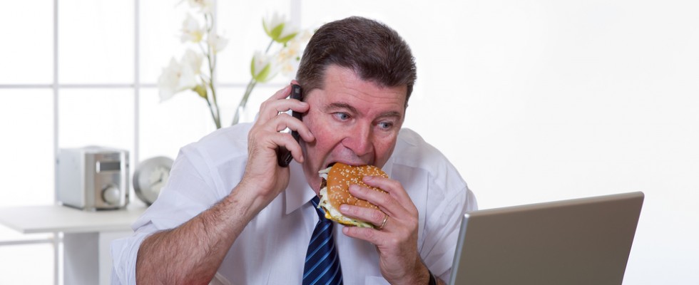 15 regole del galateo per mangiare in ufficio