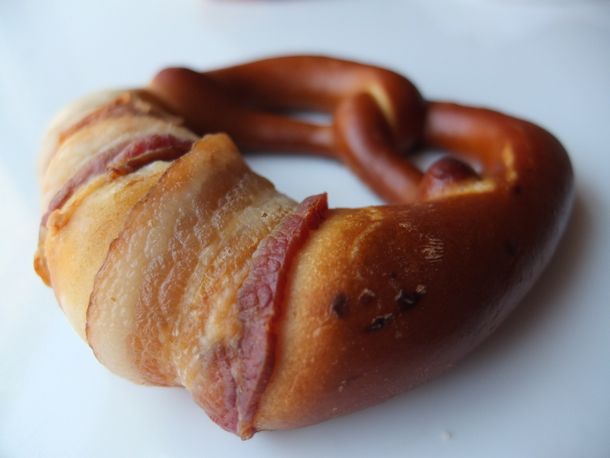 20140430-291536-bronxbaking-baconpretzel