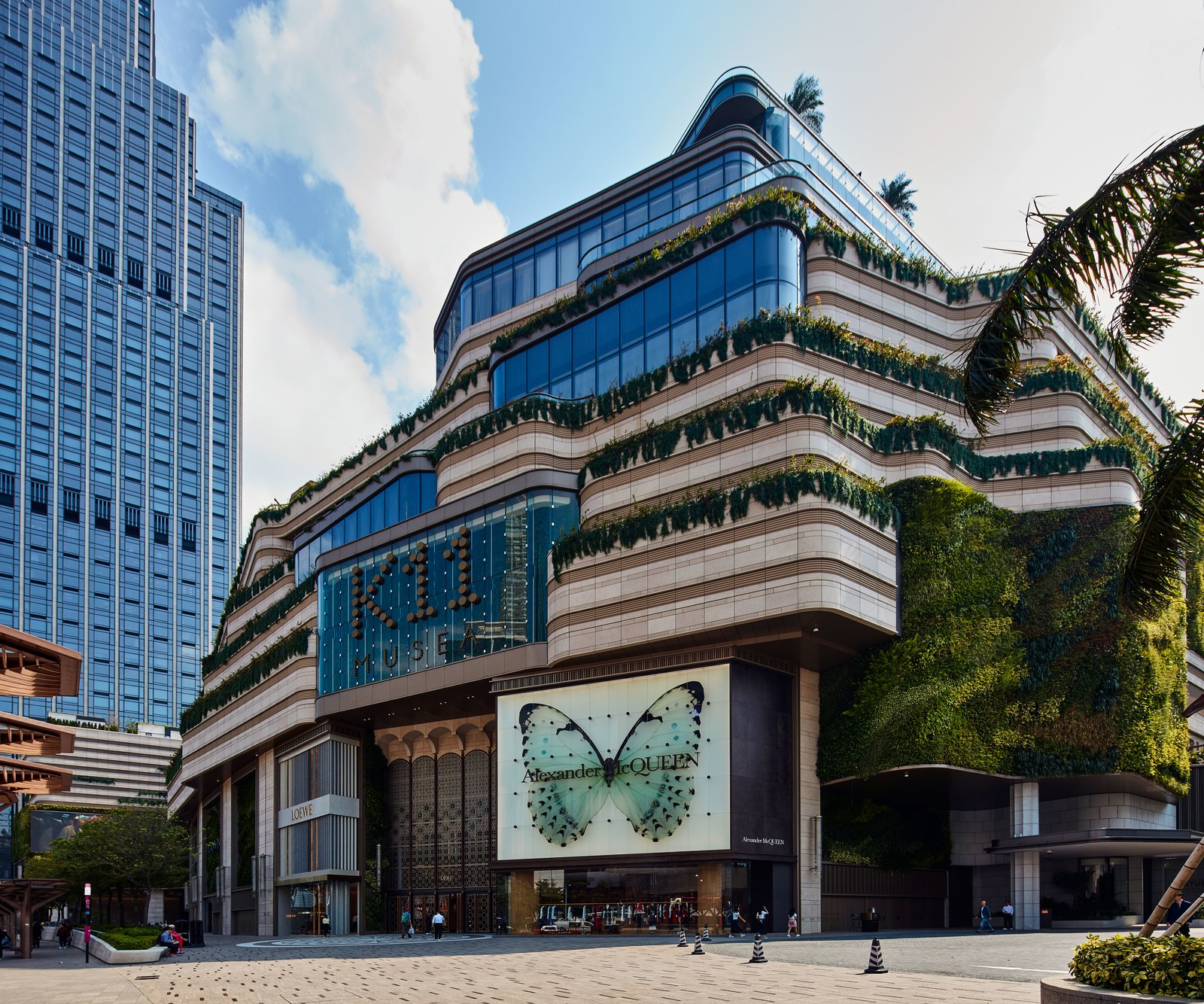 01Facade Alexander2520McQueen